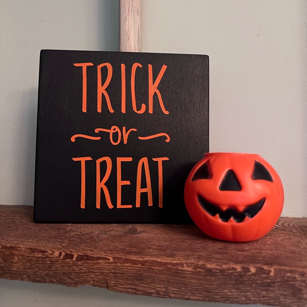 Trick or Treat sign